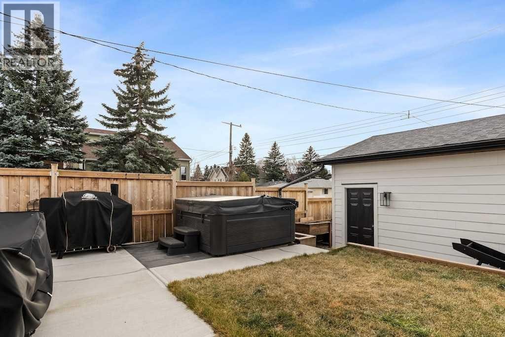 3339 41 Street SW — photo 33