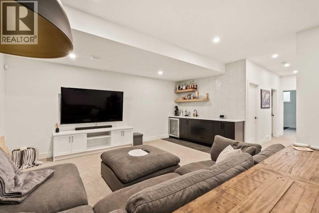 3339 41 Street SW — photo 25