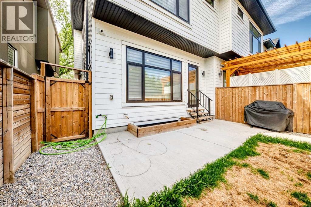 414 32 Avenue NW — photo 32