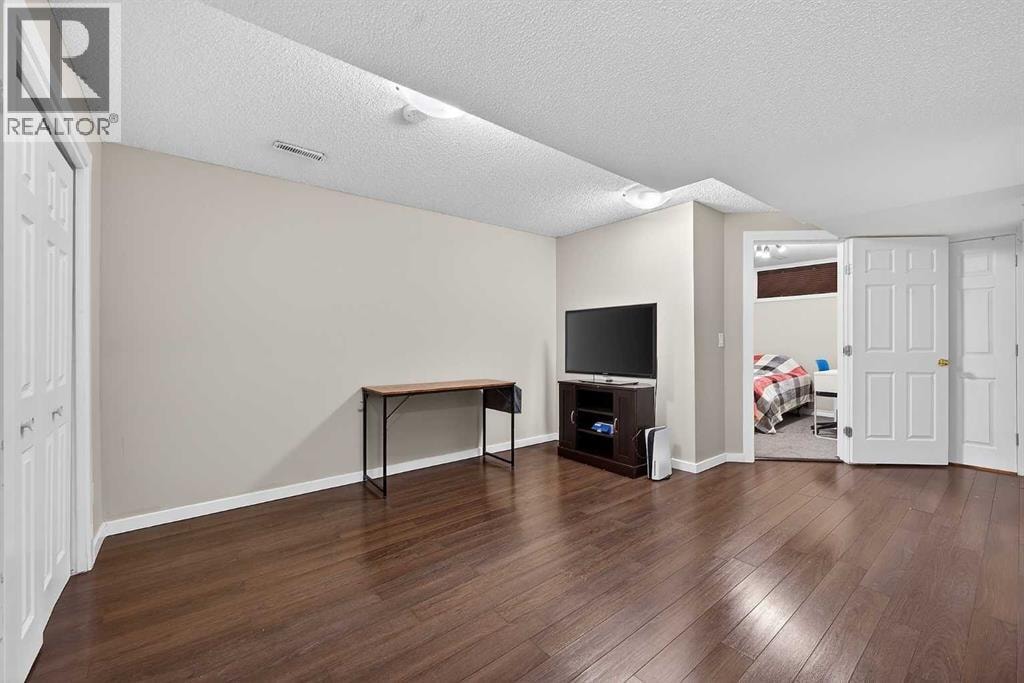 402, 2005 Luxstone Boulevard SW — photo 37
