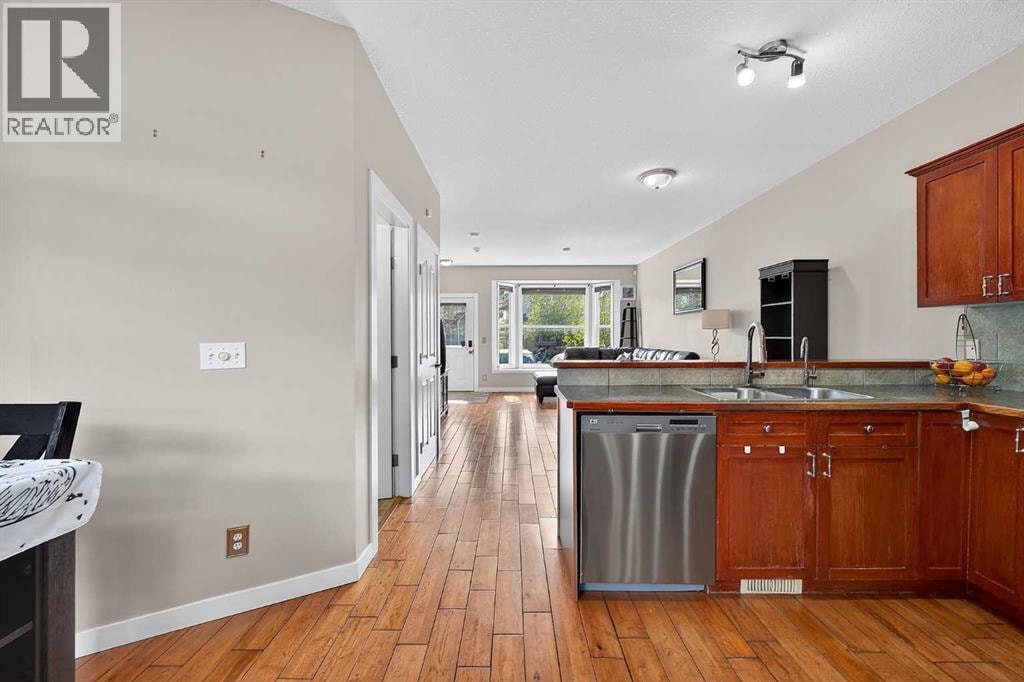402, 2005 Luxstone Boulevard SW — photo 25