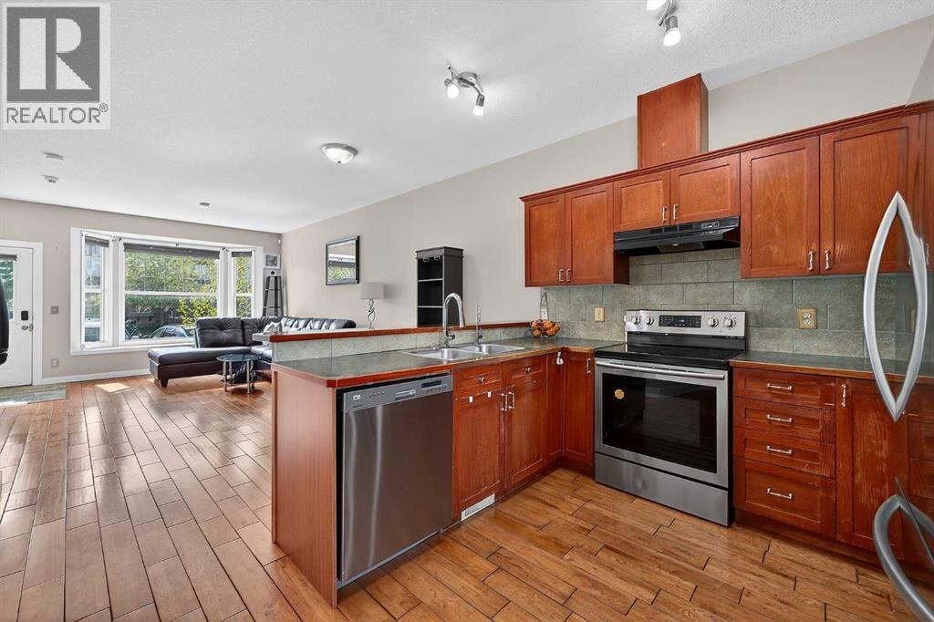 402, 2005 Luxstone Boulevard SW — photo 18