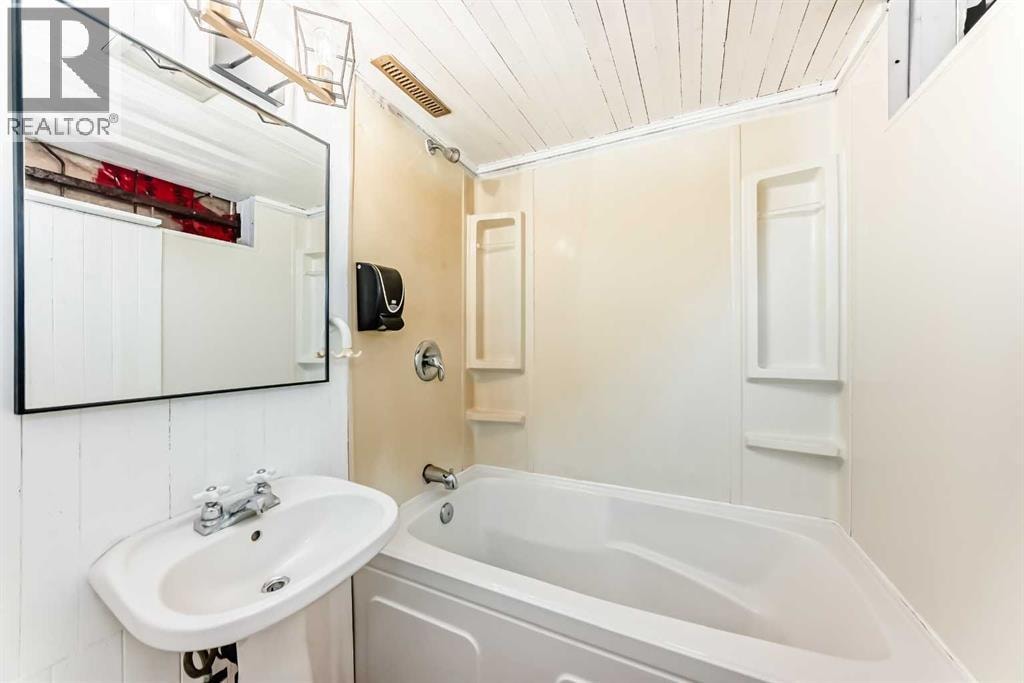 4607 Marwood Way NE — photo 33