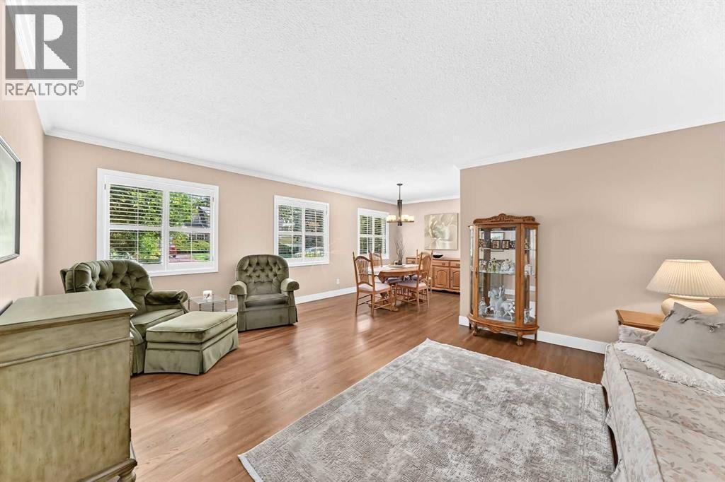 10435 Mapleridge Crescent SE — photo 9