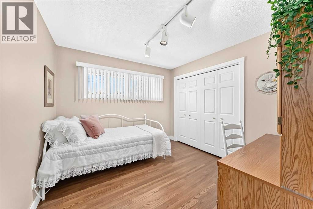 10435 Mapleridge Crescent SE — photo 25