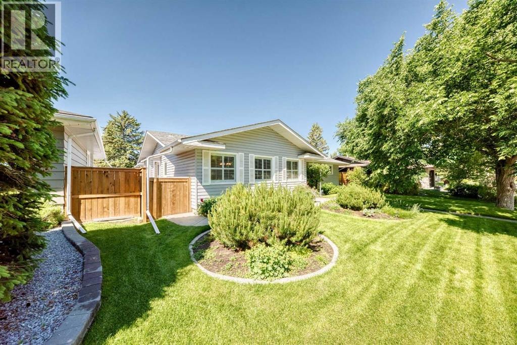 10435 Mapleridge Crescent SE — photo 3