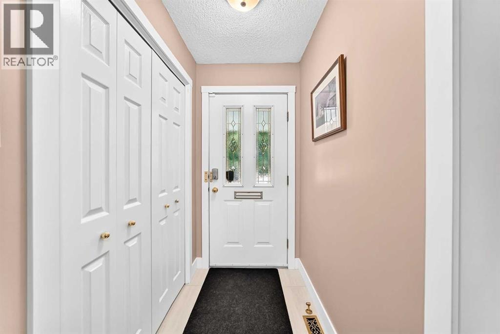 10435 Mapleridge Crescent SE — photo 8