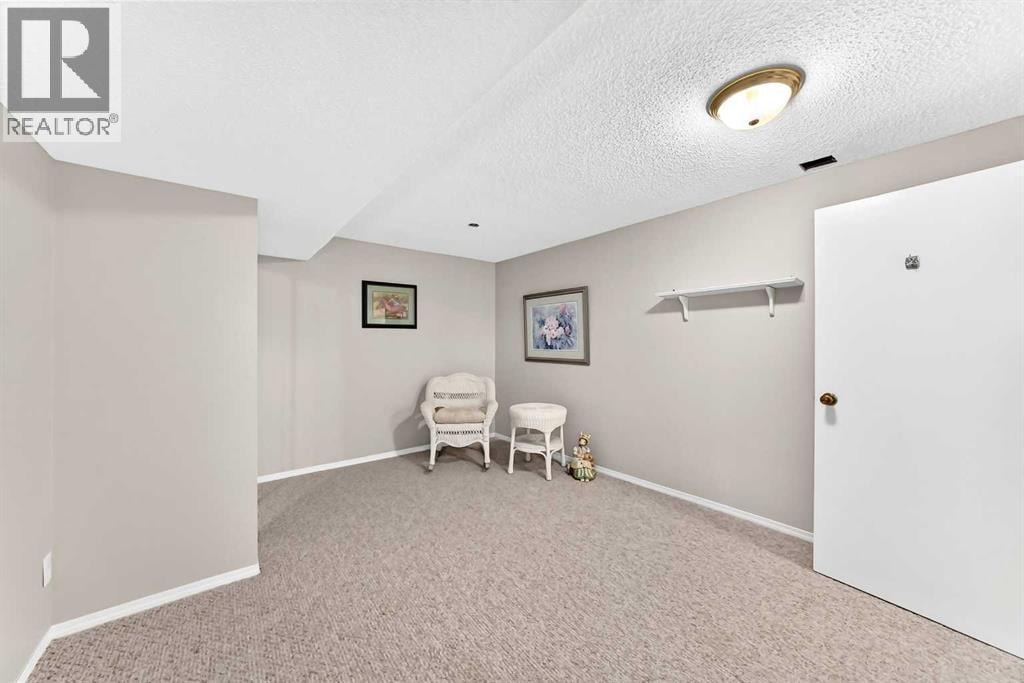 10435 Mapleridge Crescent SE — photo 33