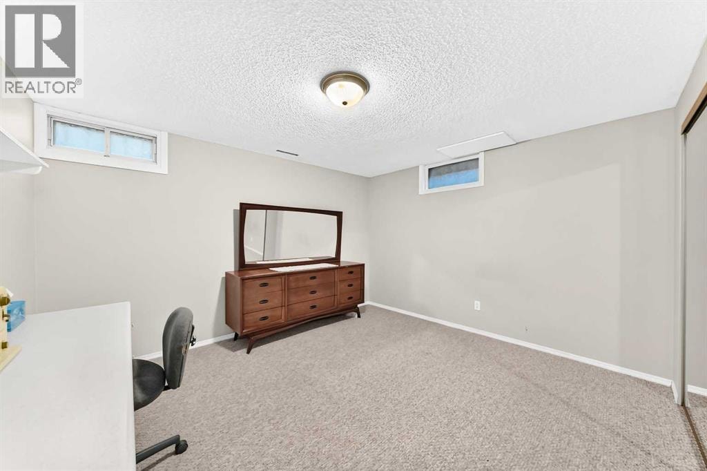 10435 Mapleridge Crescent SE — photo 37