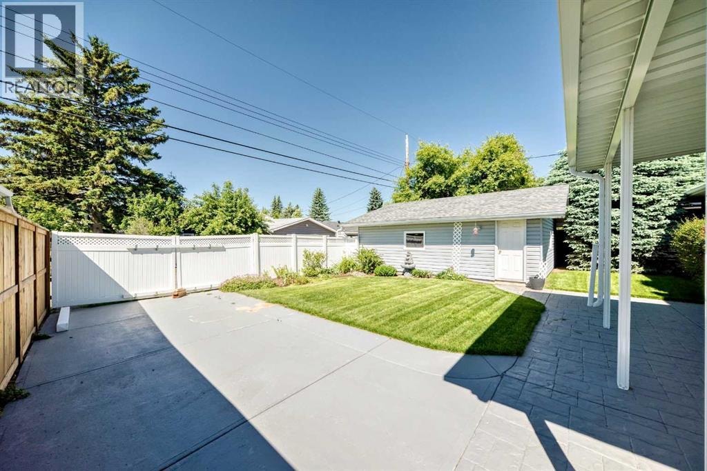 10435 Mapleridge Crescent SE — photo 39