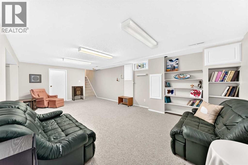 10435 Mapleridge Crescent SE — photo 32