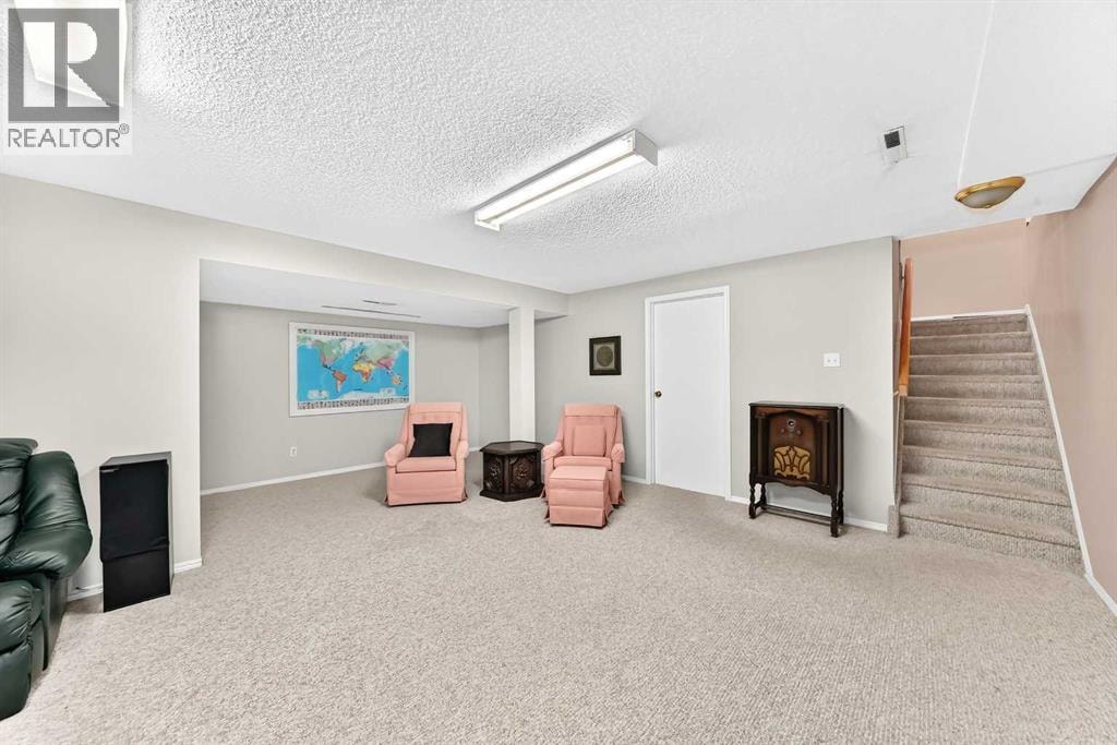 10435 Mapleridge Crescent SE — photo 31