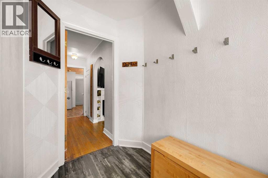 2507 15A Street SW — photo 5