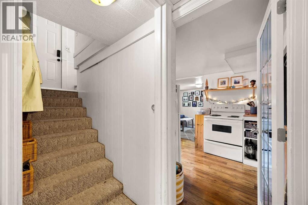2507 15A Street SW — photo 17