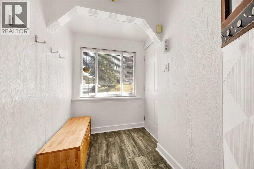 2507 15A Street SW — photo 4