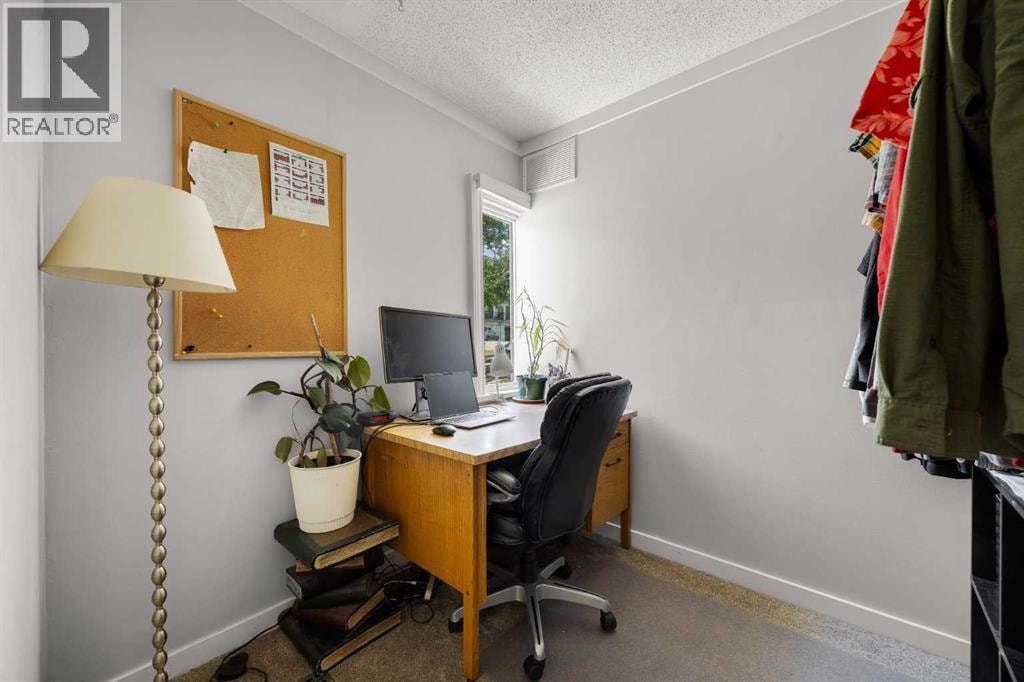 2507 15A Street SW — photo 15