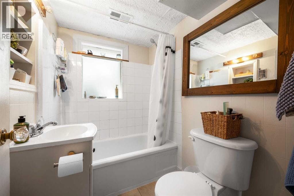 2507 15A Street SW — photo 25
