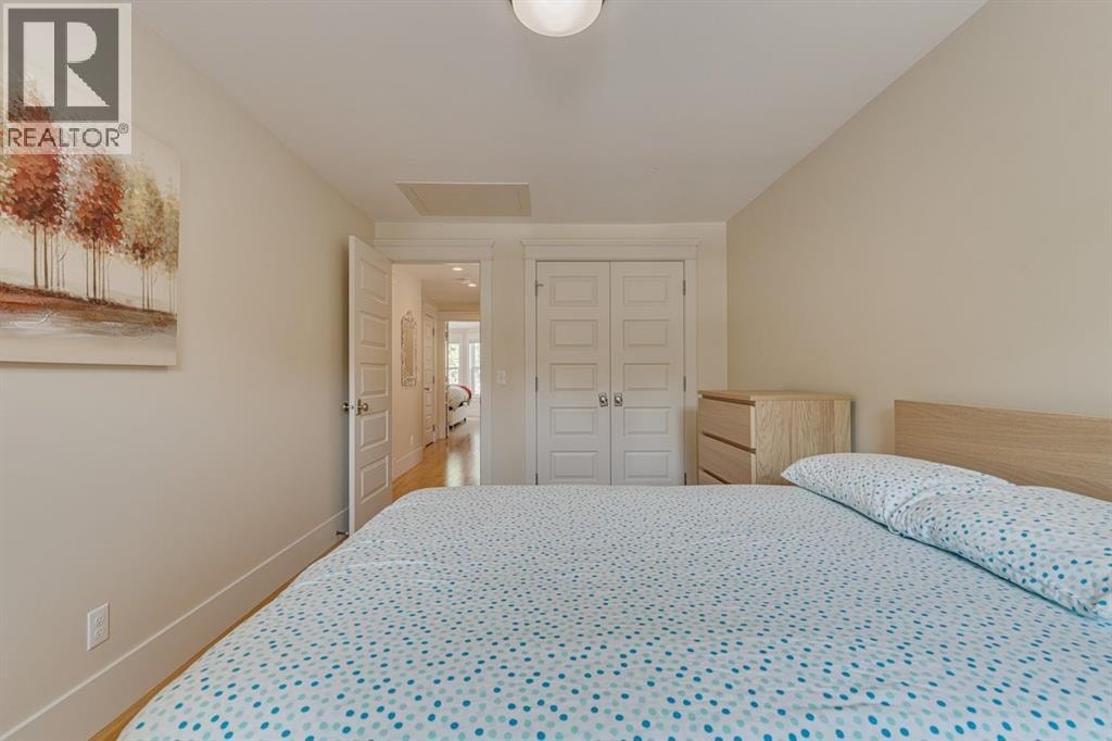 609 23 Avenue SW — photo 33