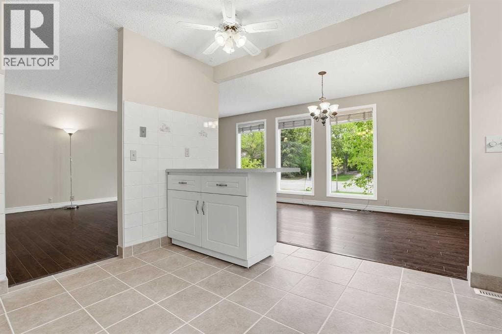 471 Berkley Crescent NW — photo 15