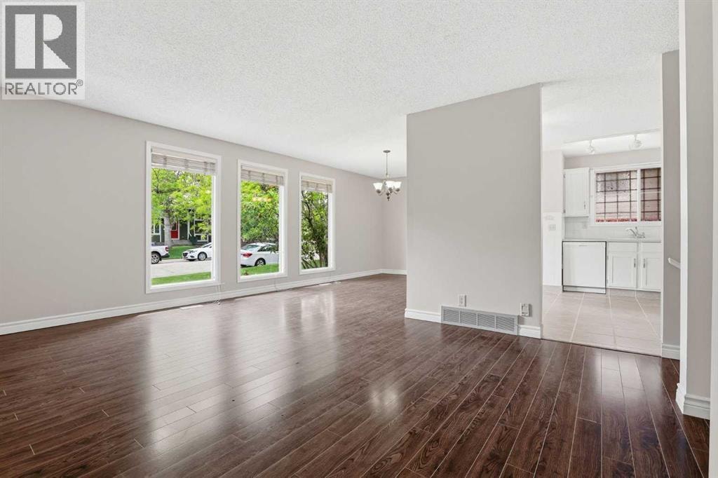 471 Berkley Crescent NW — photo 7