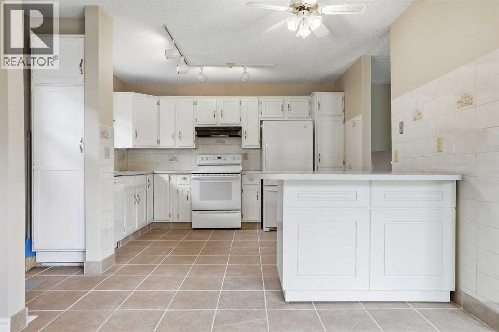 471 Berkley Crescent NW — photo 12