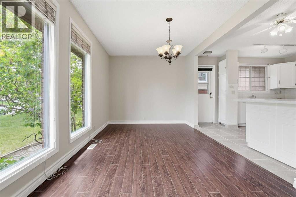 471 Berkley Crescent NW — photo 10