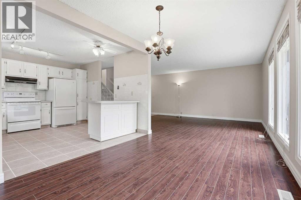 471 Berkley Crescent NW — photo 8