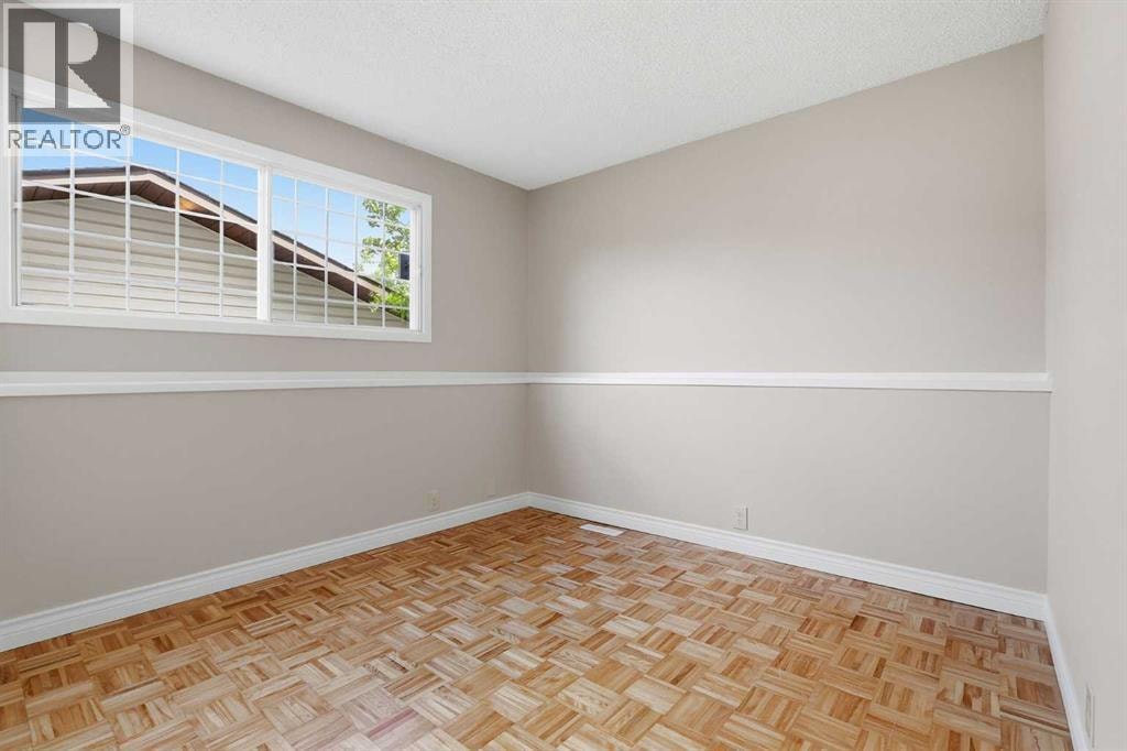 471 Berkley Crescent NW — photo 31