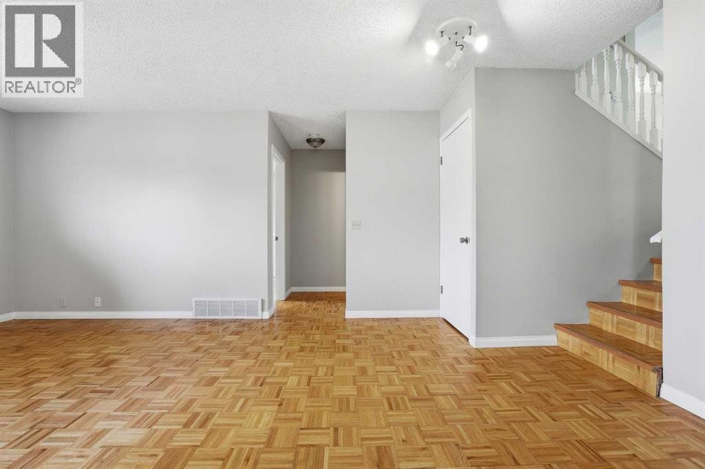 471 Berkley Crescent NW — photo 26