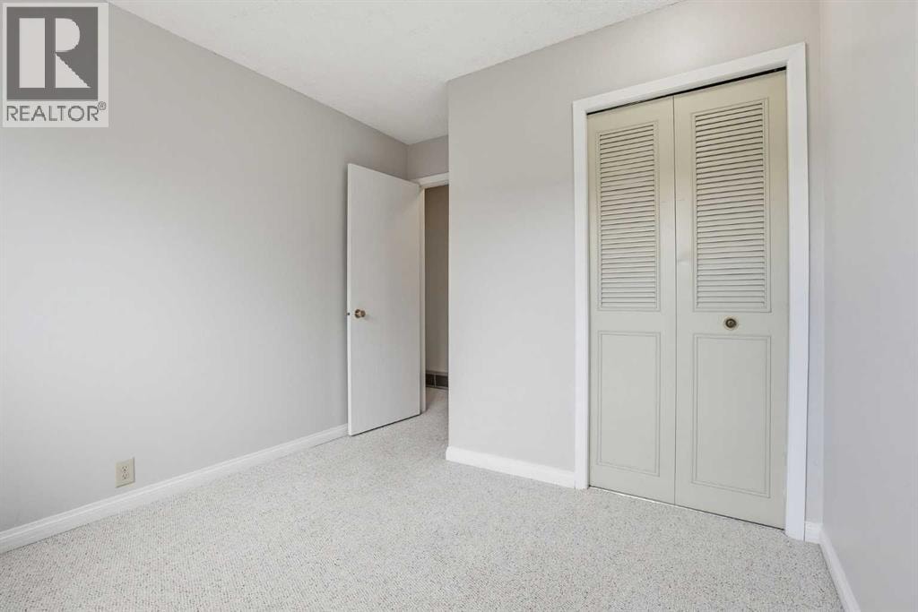 471 Berkley Crescent NW — photo 24