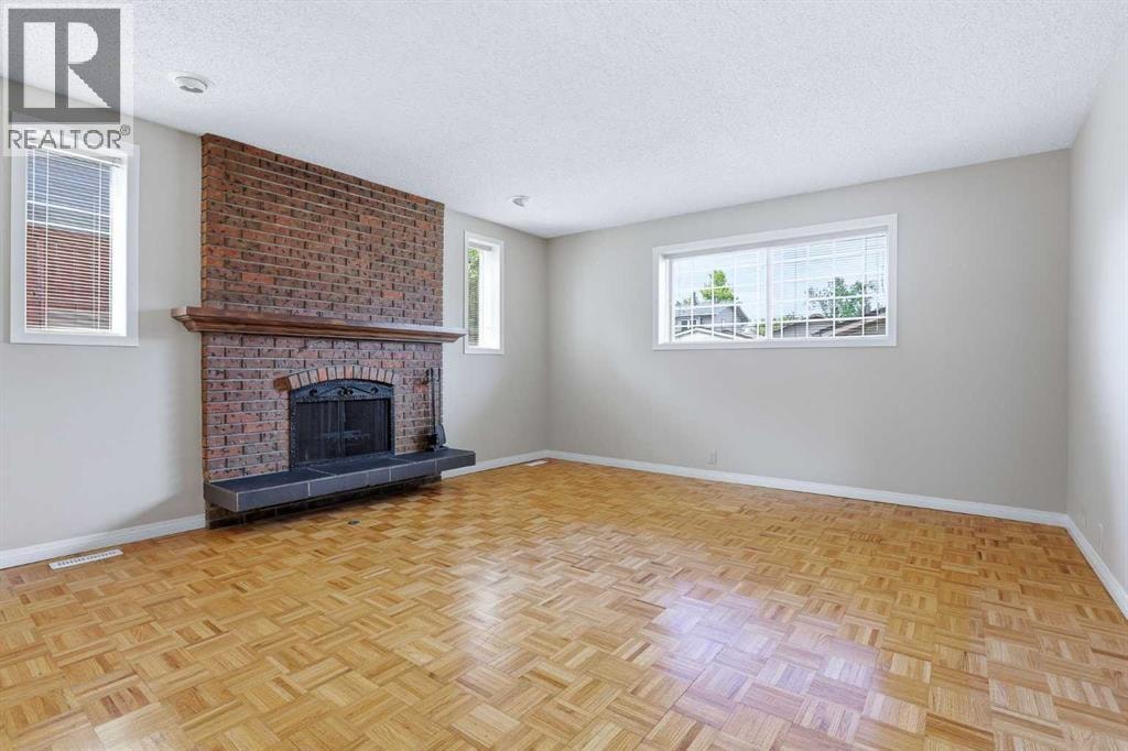 471 Berkley Crescent NW — photo 27