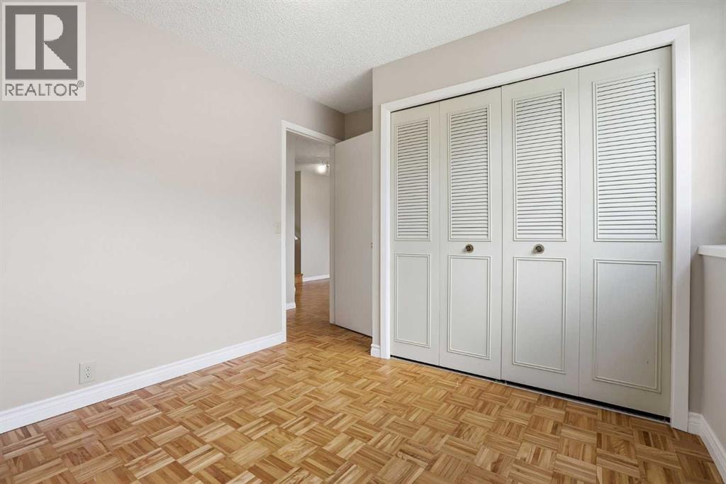 471 Berkley Crescent NW — photo 33