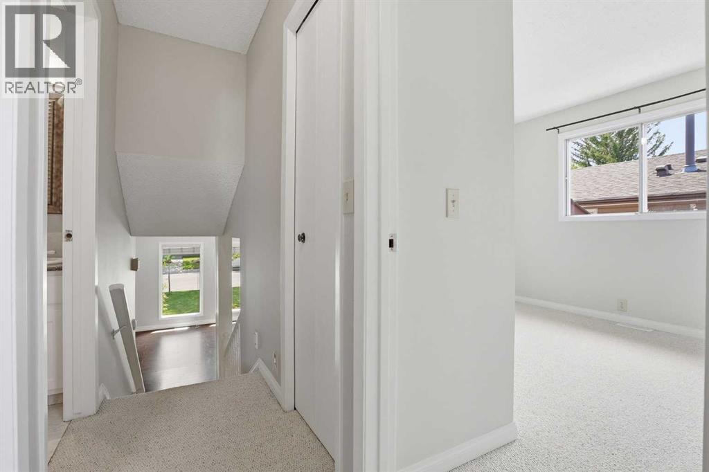 471 Berkley Crescent NW — photo 16
