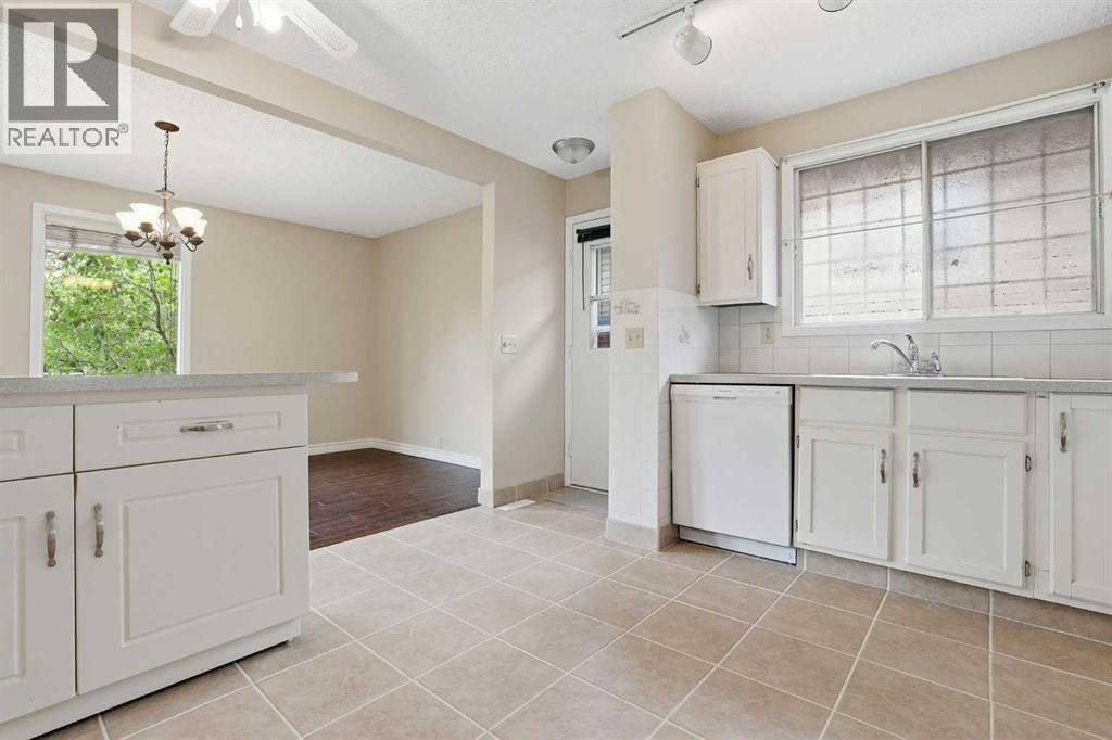 471 Berkley Crescent NW — photo 11