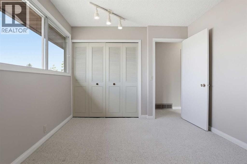 471 Berkley Crescent NW — photo 25