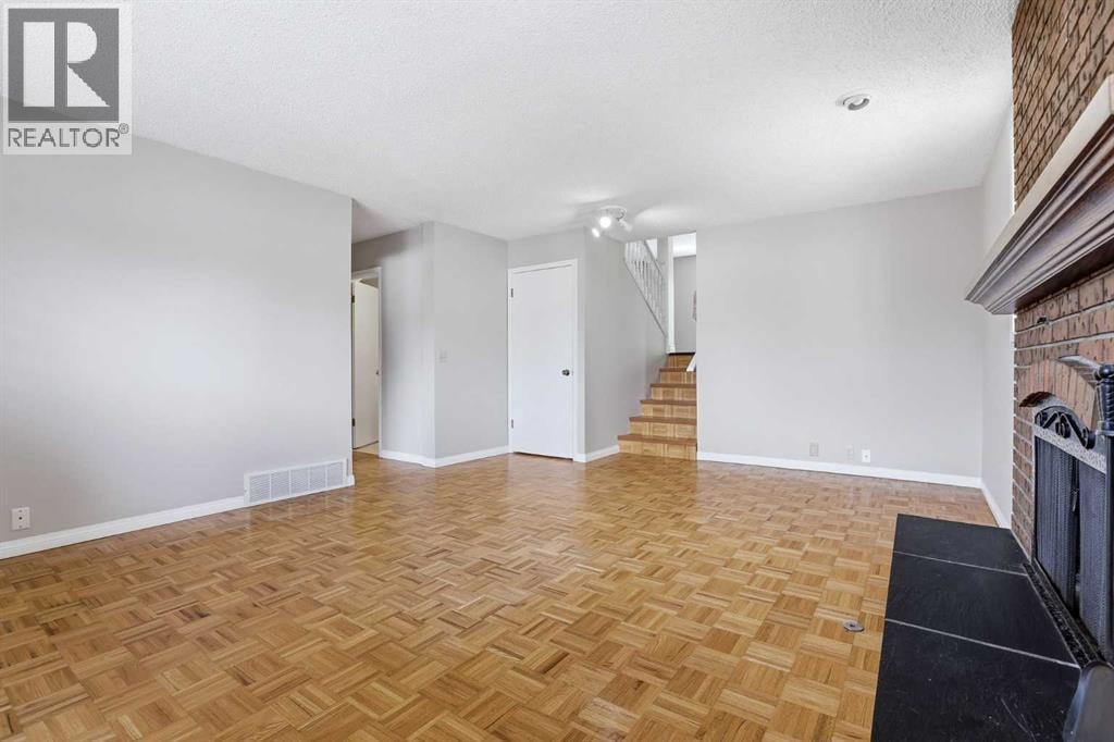 471 Berkley Crescent NW — photo 29