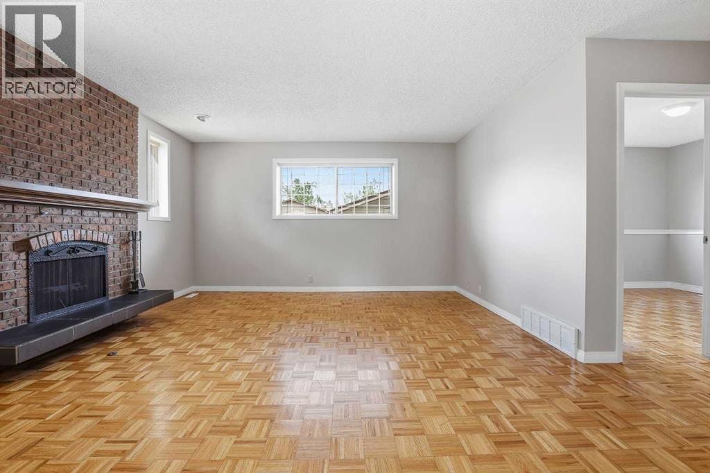 471 Berkley Crescent NW — photo 30