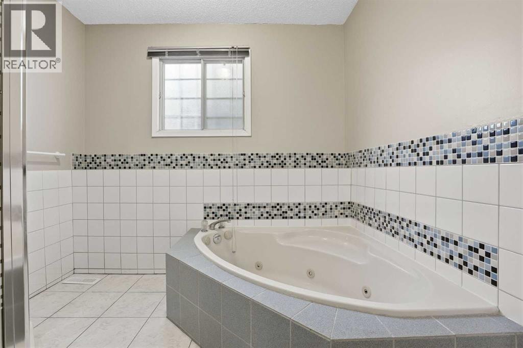 471 Berkley Crescent NW — photo 36