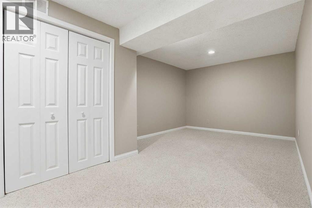 471 Berkley Crescent NW — photo 42