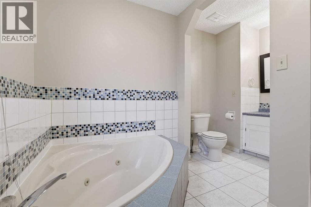 471 Berkley Crescent NW — photo 35