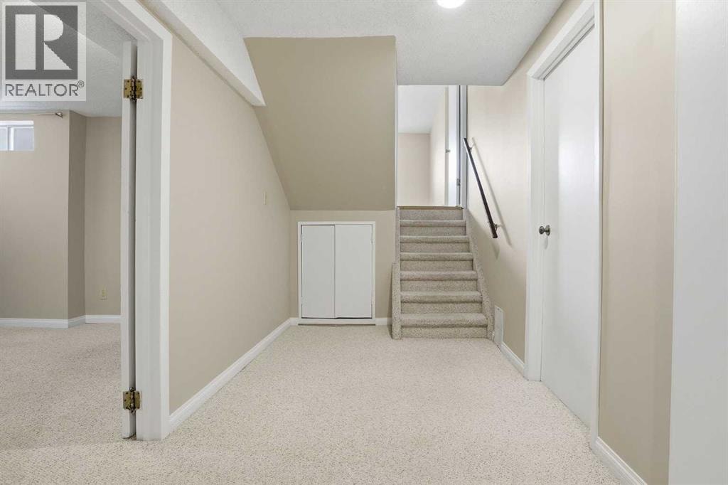 471 Berkley Crescent NW — photo 38