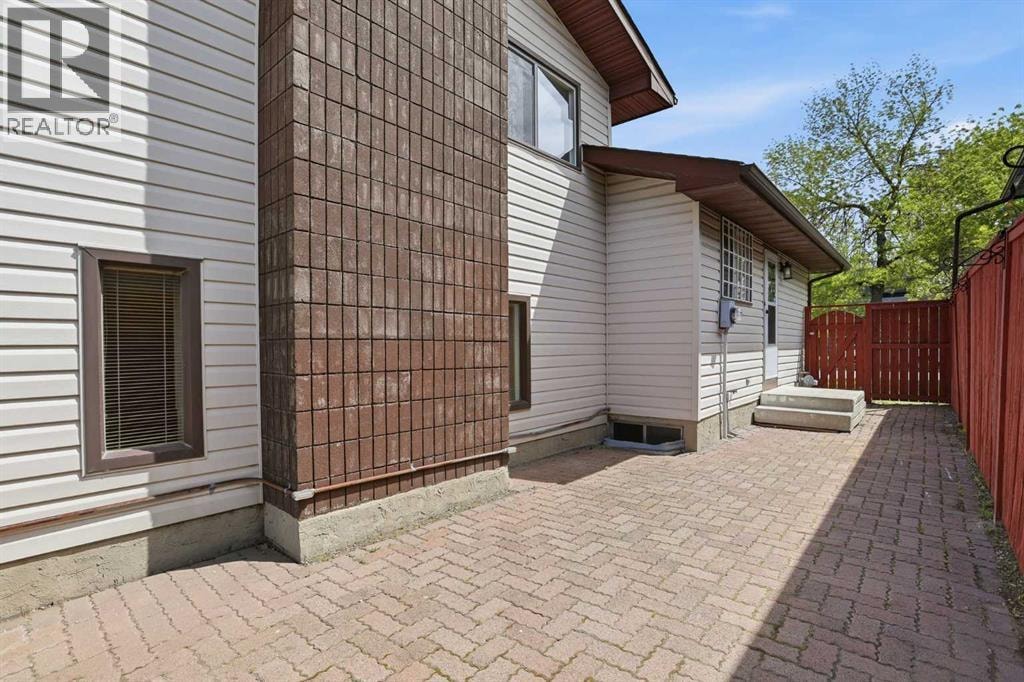 471 Berkley Crescent NW — photo 46