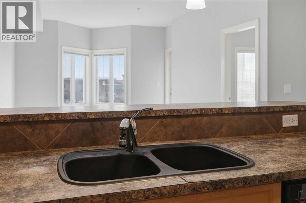 322, 60 Royal Oak Plaza NW — photo 12