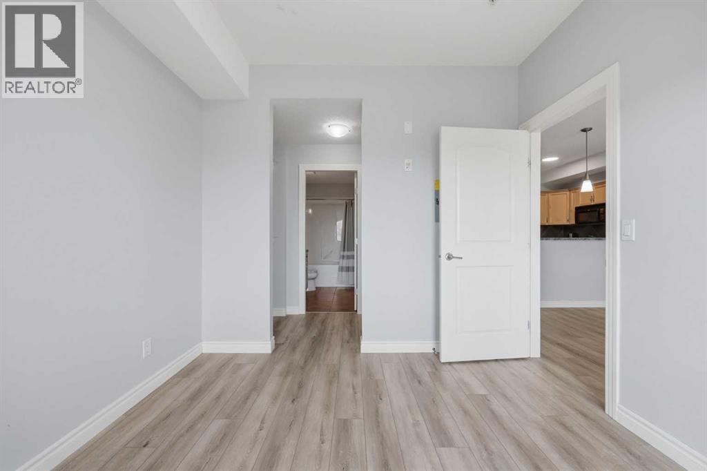322, 60 Royal Oak Plaza NW — photo 21