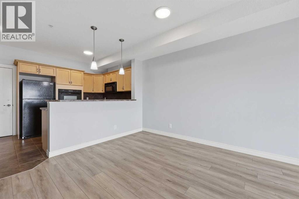322, 60 Royal Oak Plaza NW — photo 15