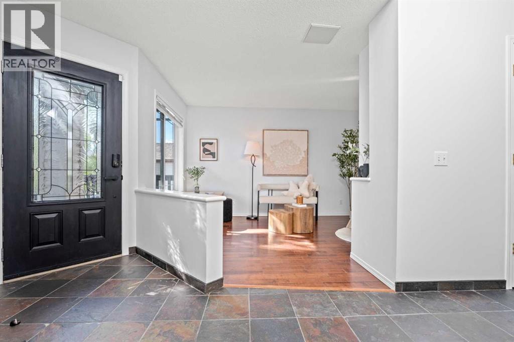 249 Mt Douglas Circle SE — photo 4