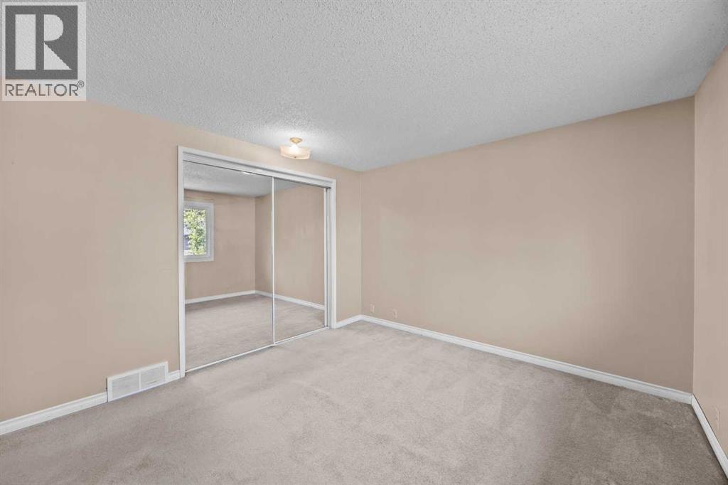60 Ogmoor Crescent SE — photo 21