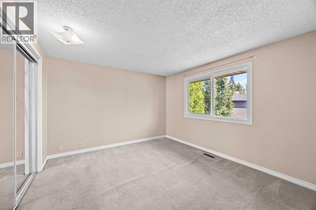 60 Ogmoor Crescent SE — photo 19