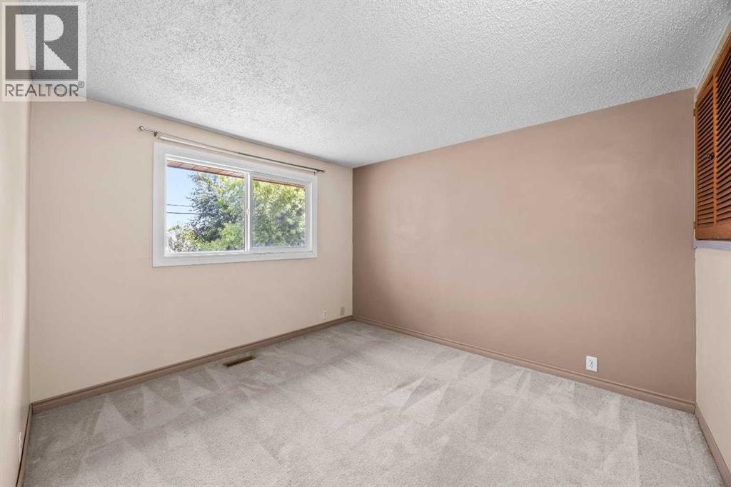 60 Ogmoor Crescent SE — photo 23