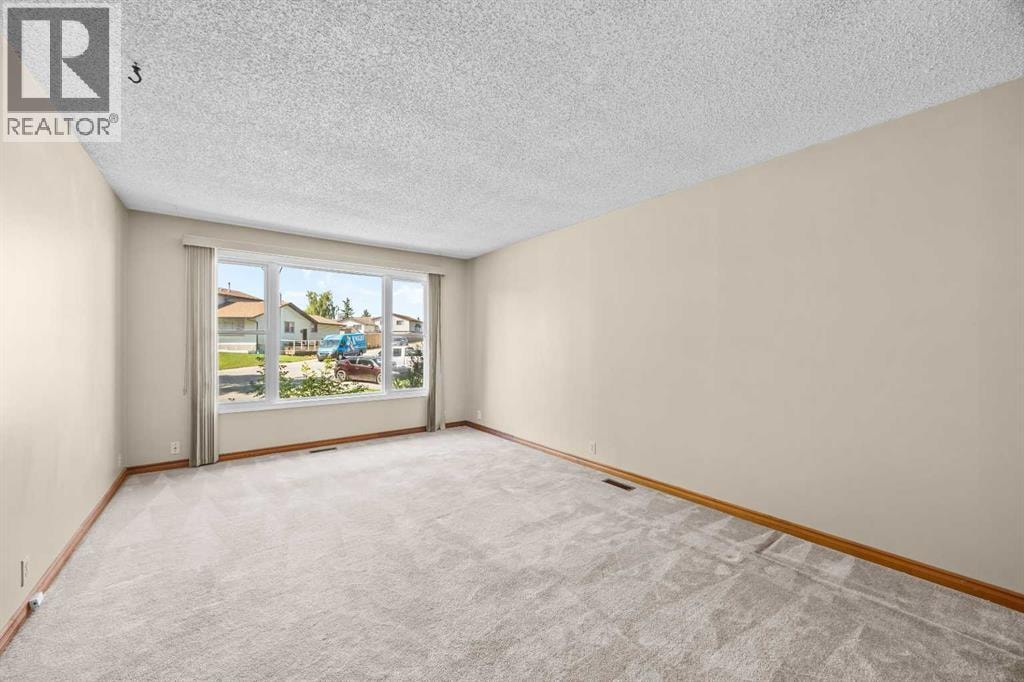 60 Ogmoor Crescent SE — photo 13